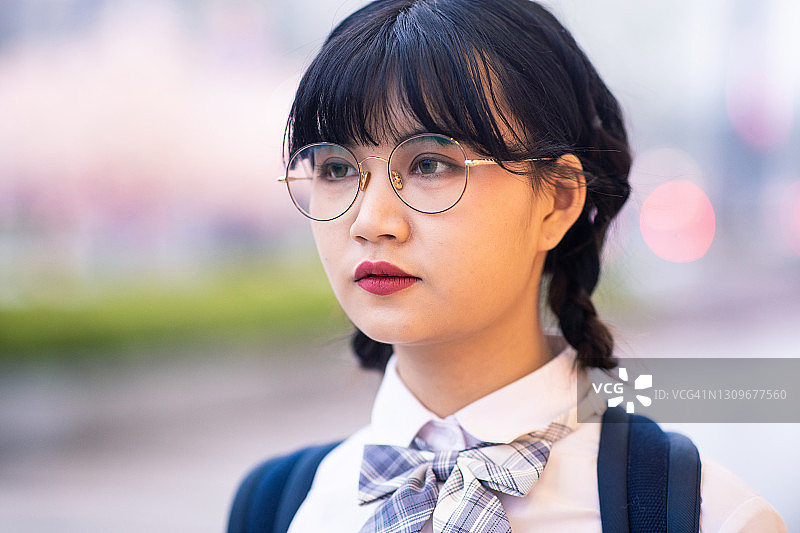 亚洲女学生肖像图片素材