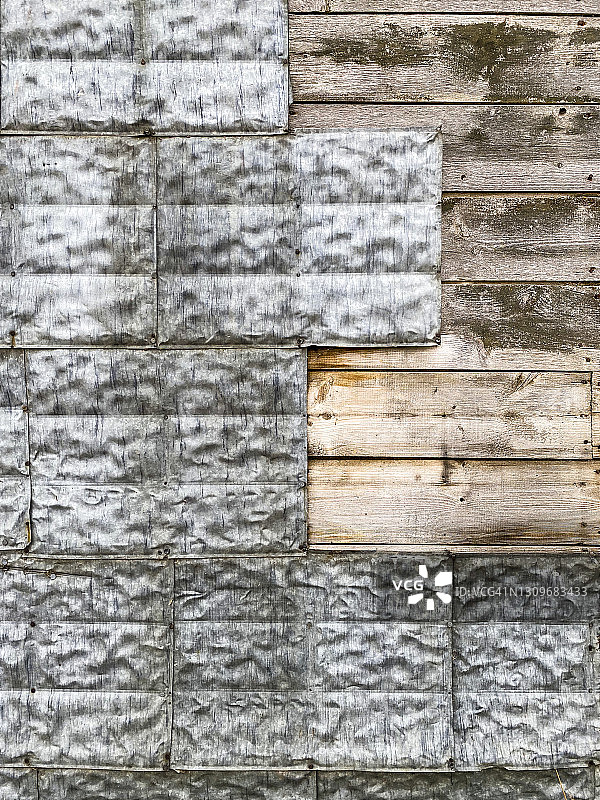 房屋上波纹锡壁板的残余图片素材