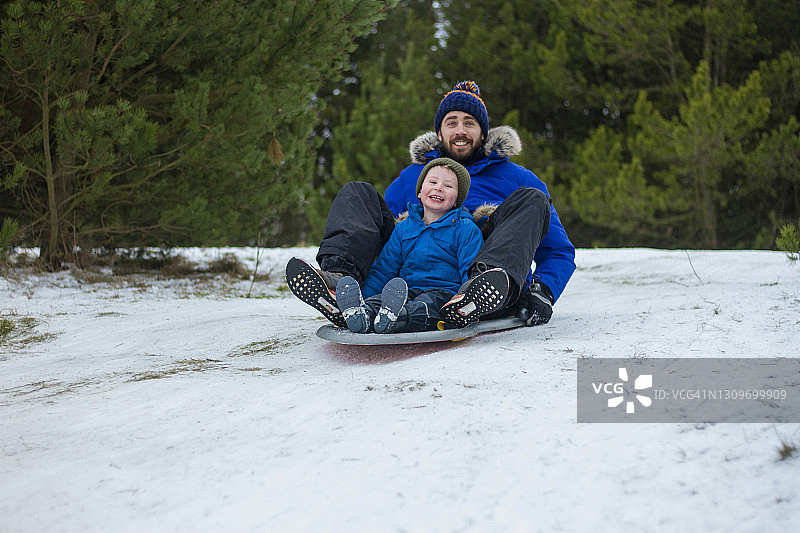 滑雪橇和微笑图片素材