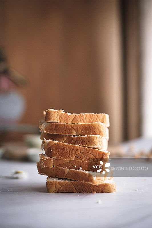 堆叠的奶油面包片图片素材