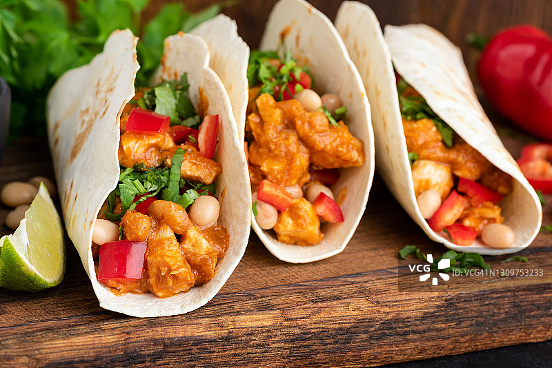 火鸡肉豆墨西哥玉米卷图片素材