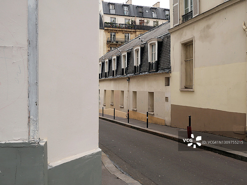 巴黎街道的墙角和建筑物图片素材