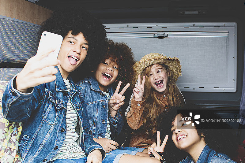 朋友们自拍图片素材