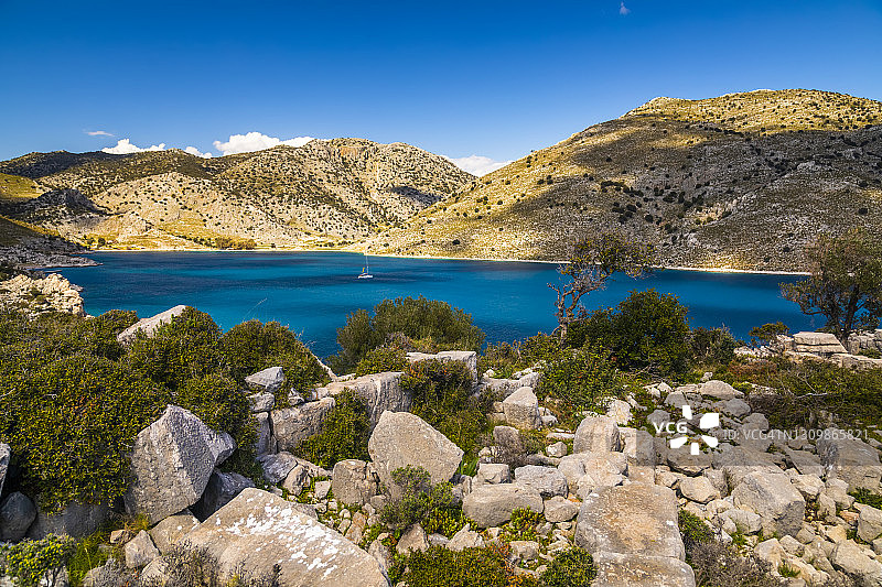 土耳其博祖卡莱湾古城堡遗址，爱琴海岩石海岸图片素材