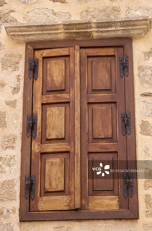 古希腊房屋上的木制百叶窗图片素材