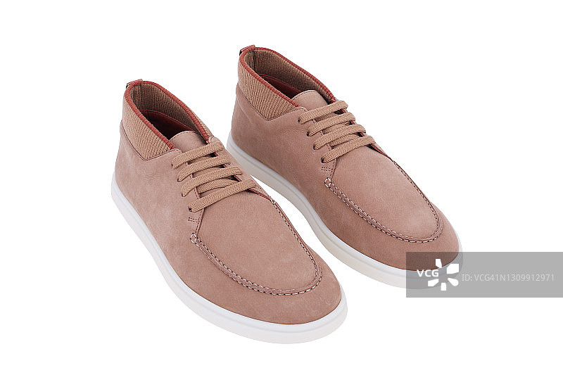 米色绒面革鞋子，白色背景图片素材