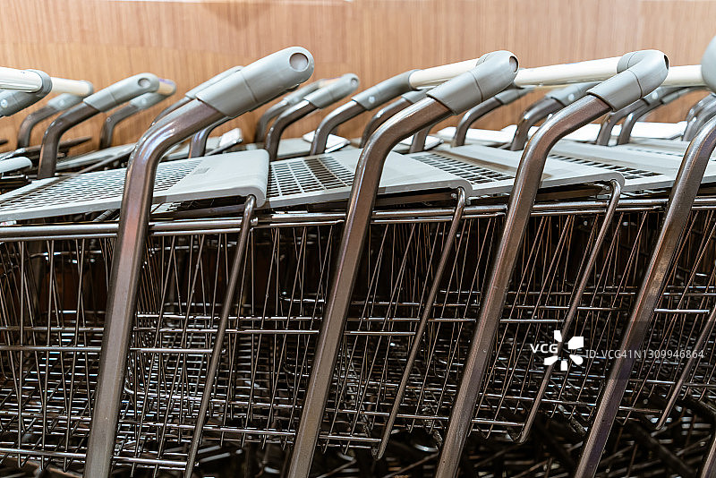 排列整齐的购物车图片素材