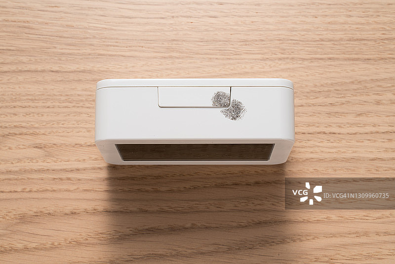 闹钟按钮上的指纹图片素材