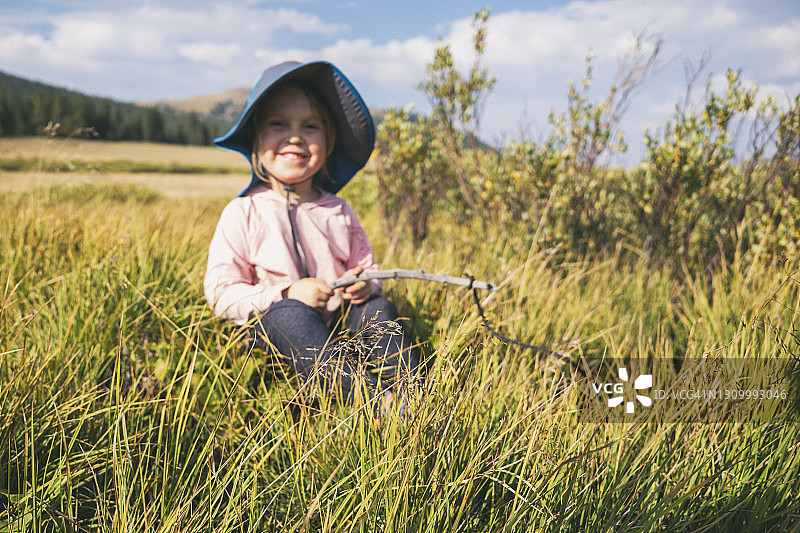 科罗拉多州水牛峰荒野中的儿童图片素材