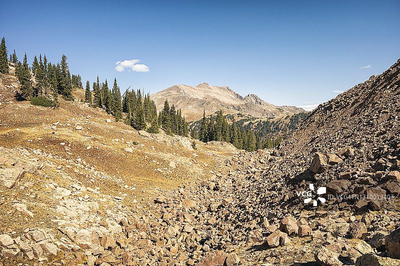 鹰巢荒野风光图片素材