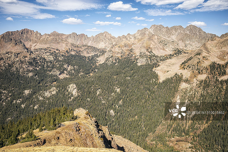 科罗拉多州雄鹰巢穴荒野的崎岖山脉图片素材