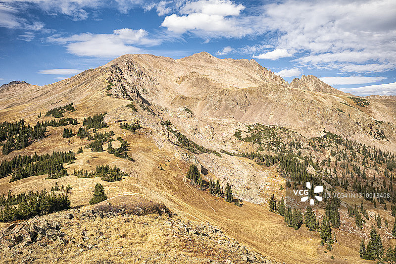 科罗拉多州雄鹰巢荒原的红色山峰图片素材