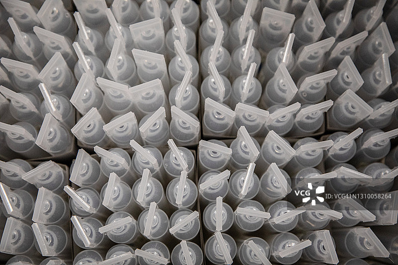 生理盐水塑料瓶图片素材