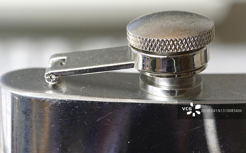 银色 hip flask图片素材