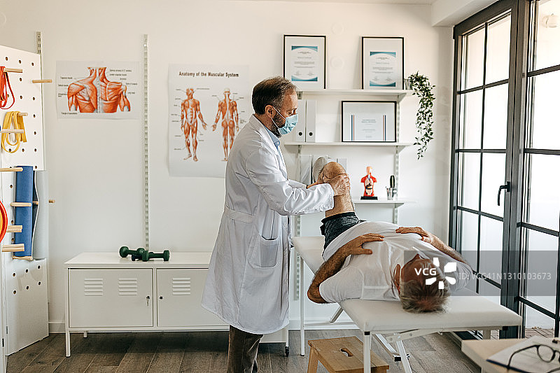 伸腿运动图片素材