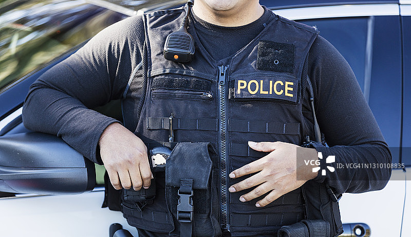 警官的局部视角照片图片素材