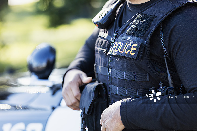警官的局部视角照片图片素材