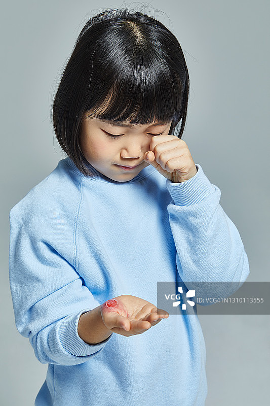 有伤疤的儿童图片素材