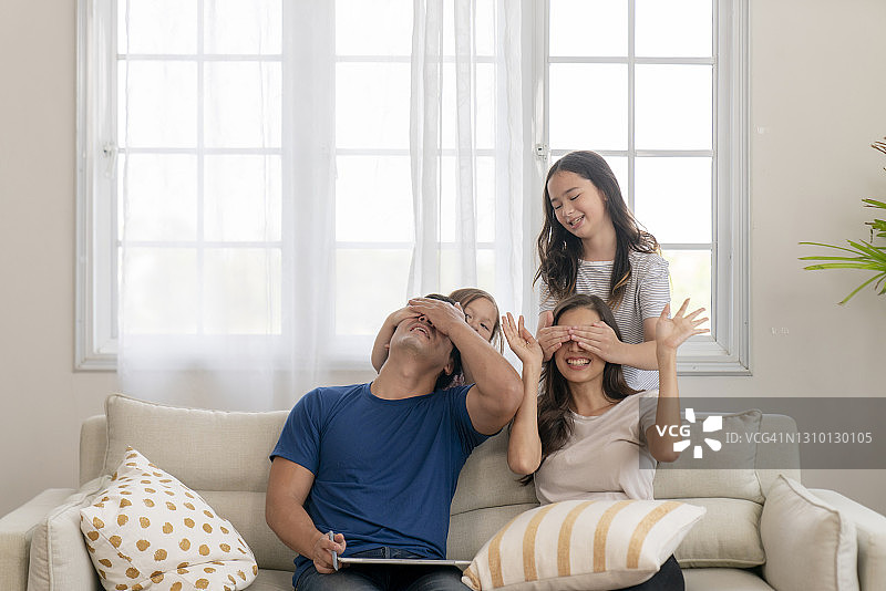 家人一起度过的快乐时光图片素材