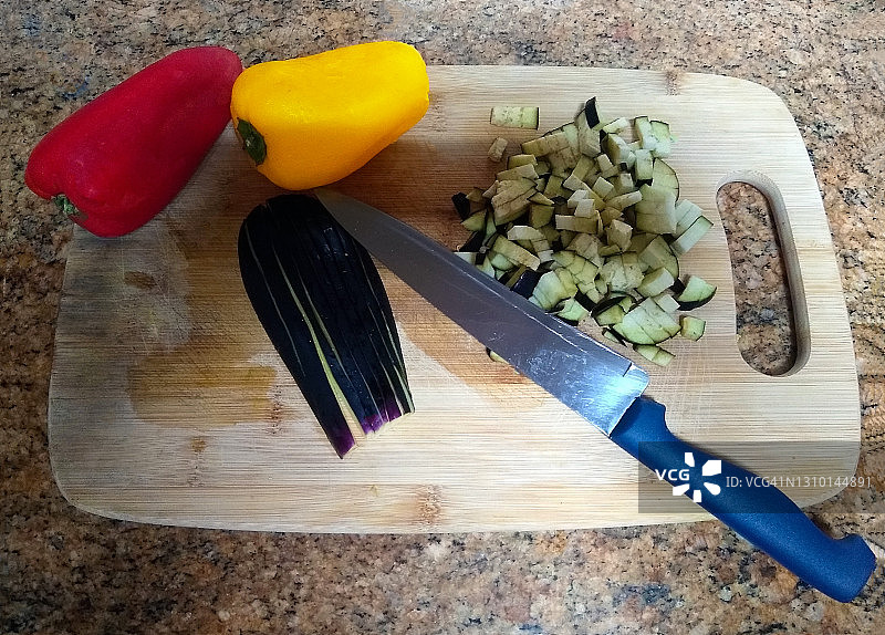 准备茄子烩图片素材