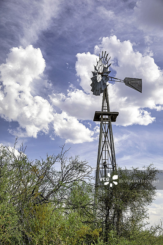 德克萨斯州的旧风车图片素材