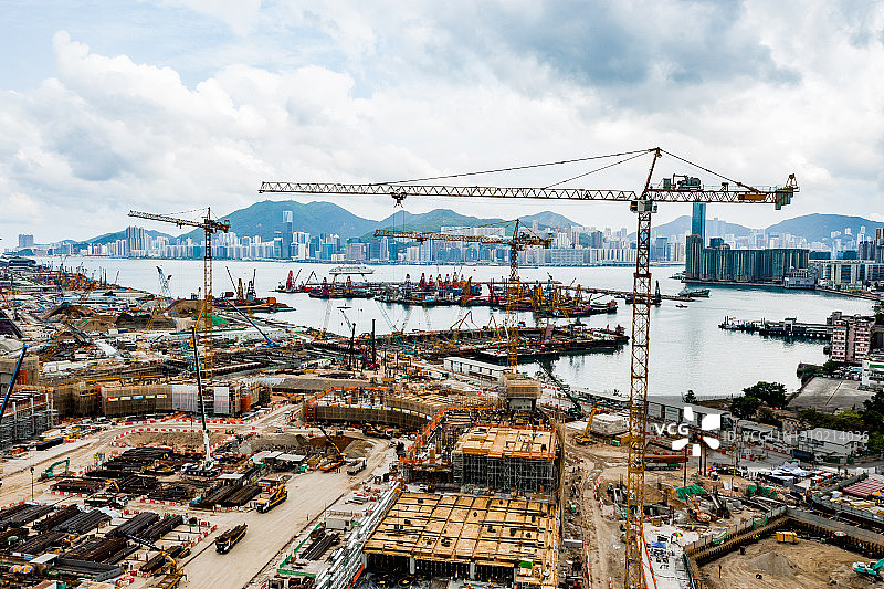 建筑工地工作的无人机视角图片素材