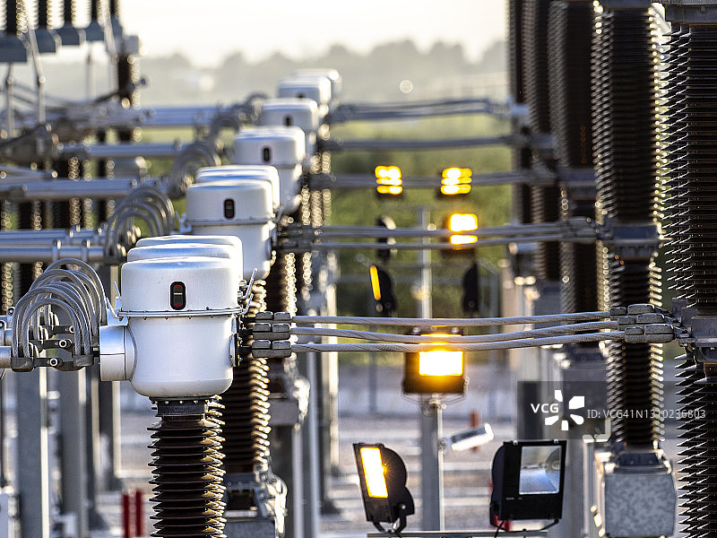 高压变电站电气元件的细节特写图片素材