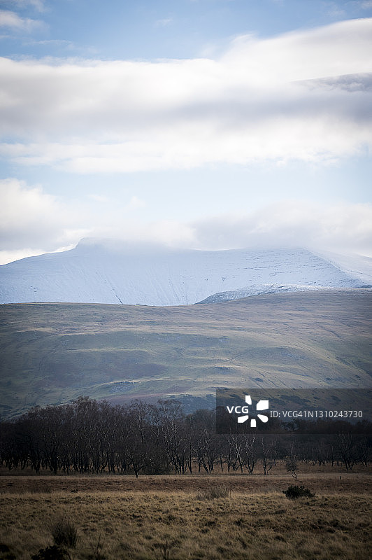 山顶上的寒冷冬雪图片素材
