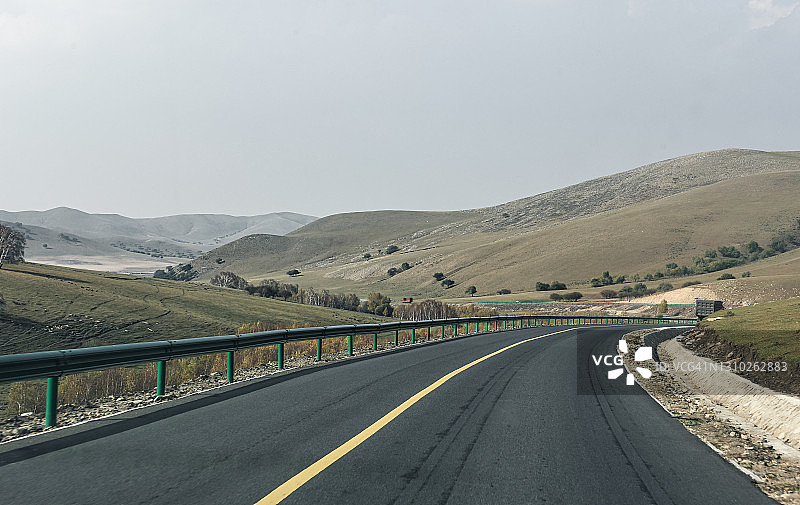 中国内蒙古山区公路图片素材