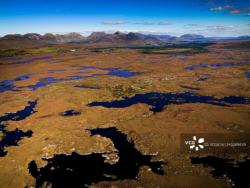 爱尔兰戈尔韦郡康尼马拉Roundstone沼泽鸟瞰图图片素材