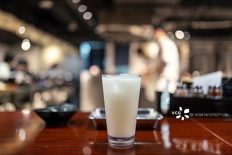 日式传统饮品桌面特写图片素材