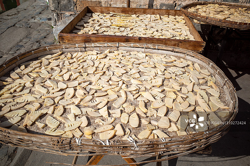 宏村晾晒竹笋片图片素材