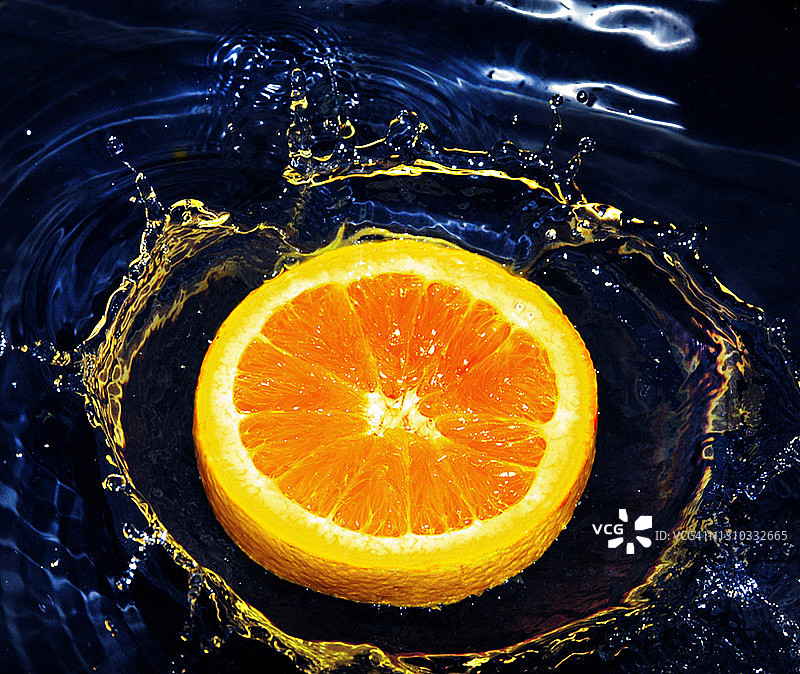 橙子切片水滴飞溅图片素材