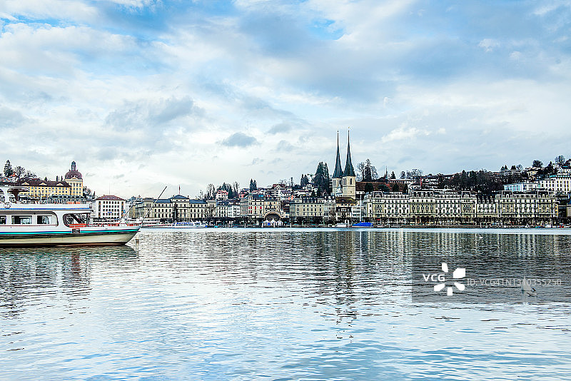 瑞士卢塞恩湖圣莱奥德伽尔主教座堂图片素材