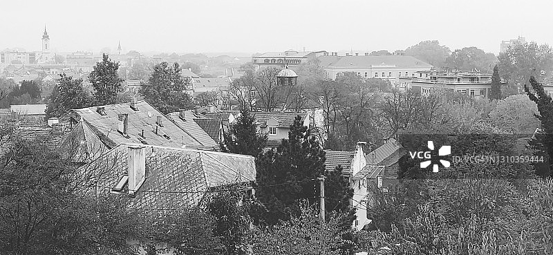 塞尔维亚贝尔格莱德泽蒙教堂塔楼黑白全景图片素材