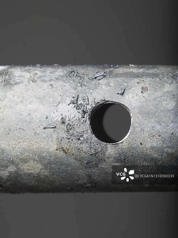 钢管上的钻孔图片素材