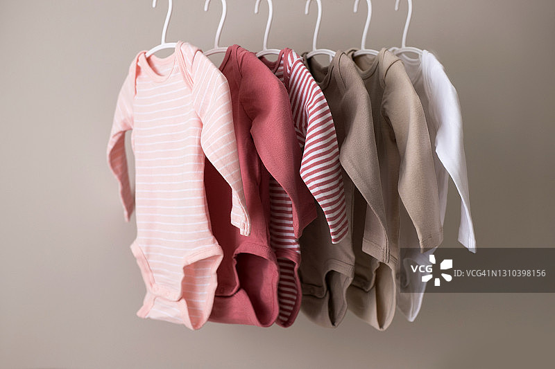 一套粉彩儿童连体衣图片素材