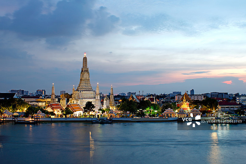 泰国曼谷郑王庙日落景观图片素材