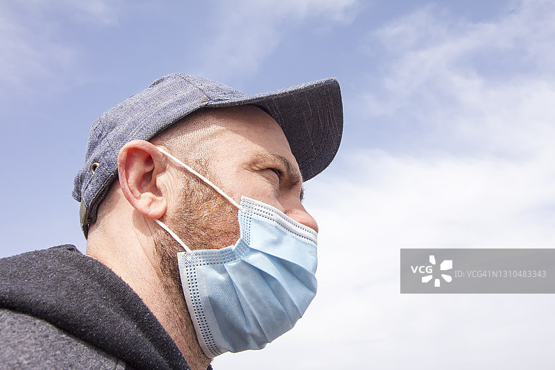 戴着面具的男人图片素材