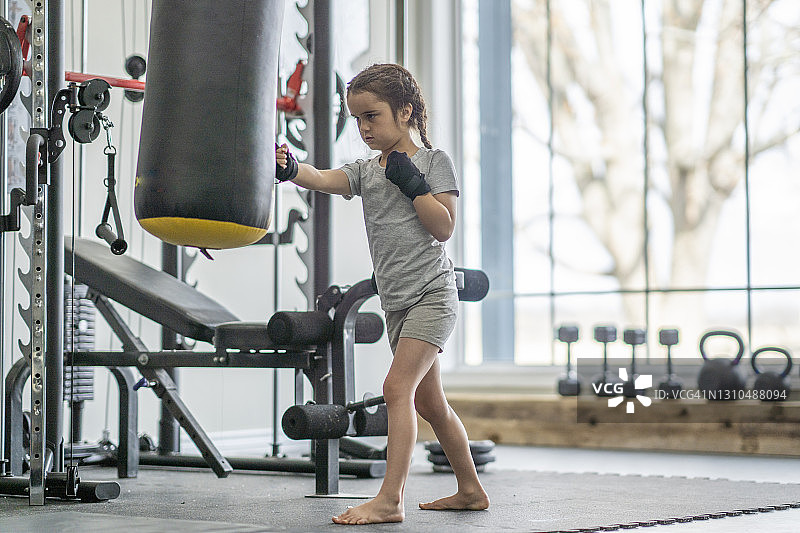 年轻女拳击手图片素材