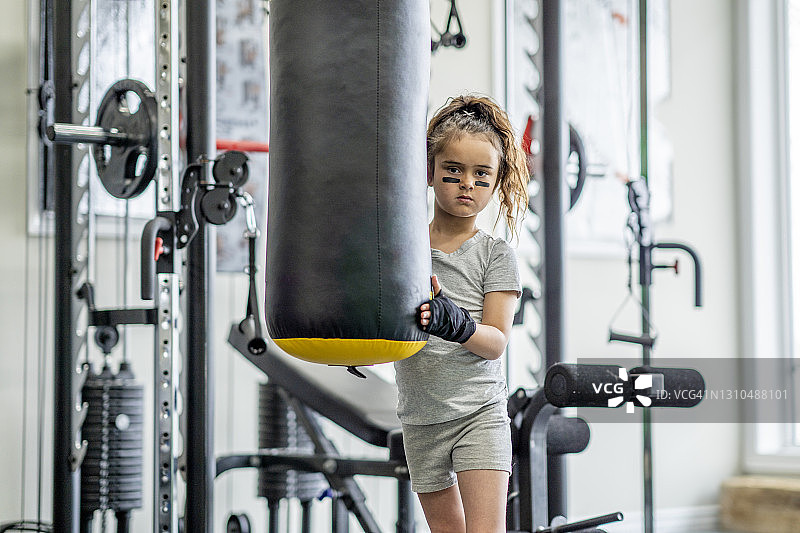 年轻女拳击手图片素材