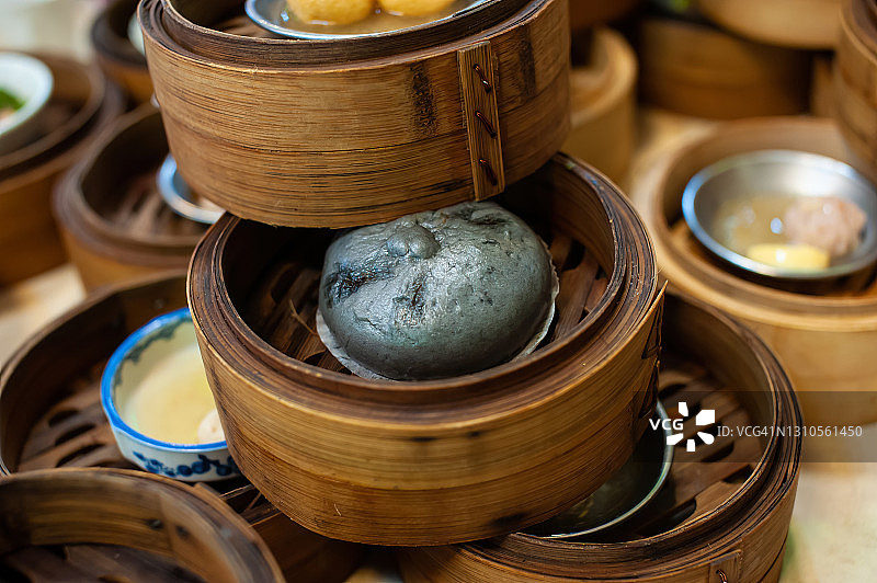 中式点心：炭烧蒸包图片素材