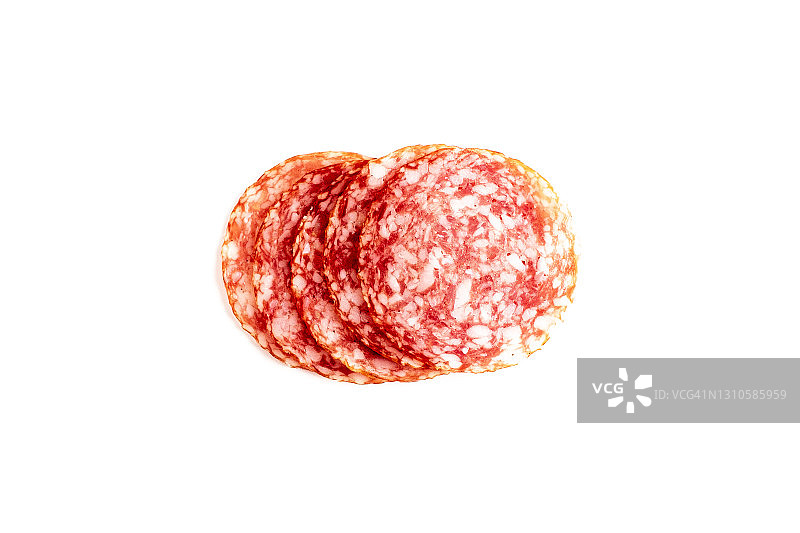 白色背景上的切片萨拉米香肠图片素材