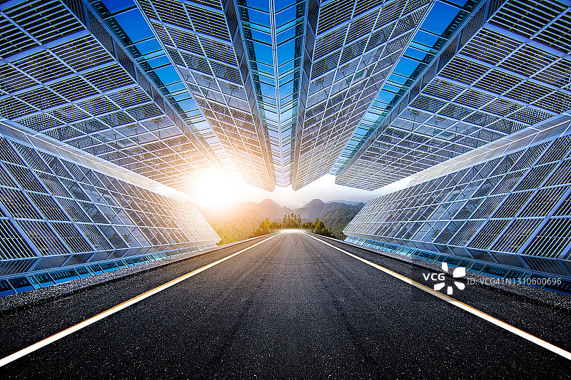 具有城市和自然景观的空间与建筑走廊图片素材