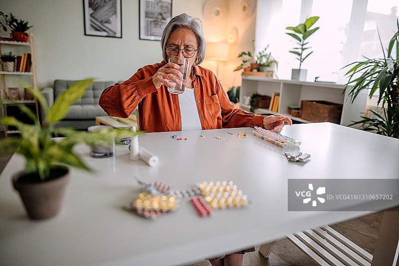 我是老女人图片素材