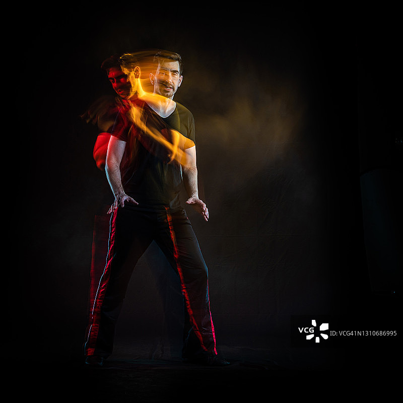 患有多重人格障碍的西班牙裔男子图片素材