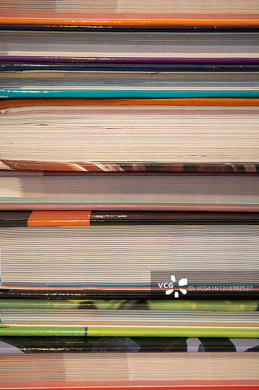 教育教科书全画幅堆叠拍摄图片素材