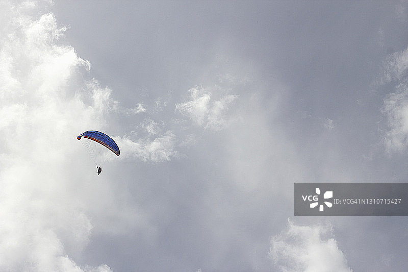 悬挂滑翔飞行图片素材