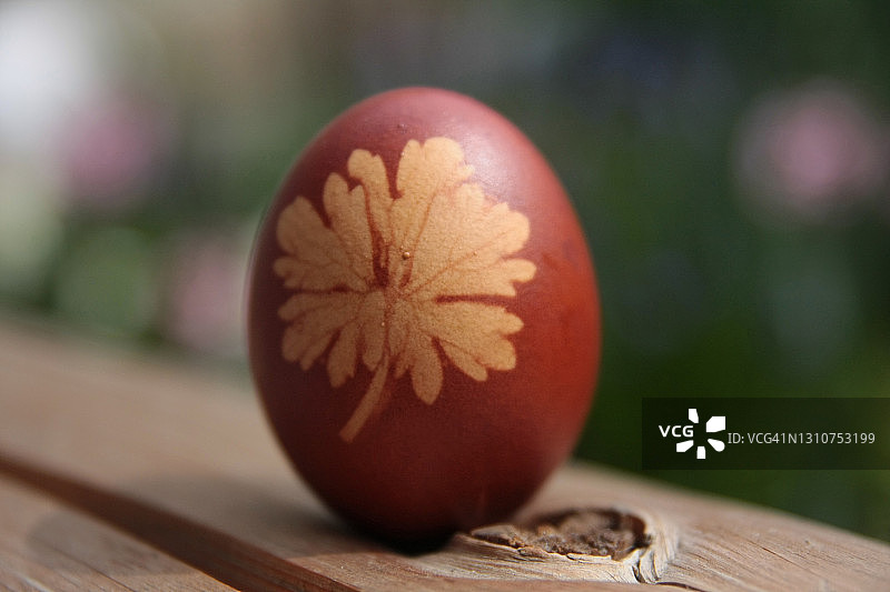 东欧复活节的传统彩蛋，复古木质背景图片素材