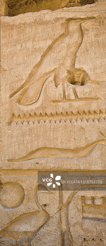 埃及卢克索卡纳克神庙的法老浅浮雕图片素材